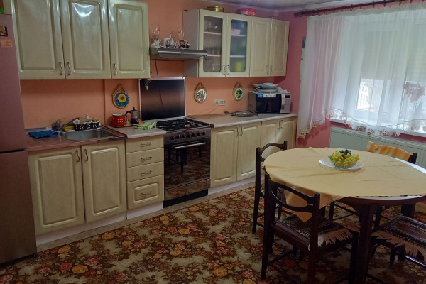 Ialoveni, 4 Rooms Rooms,1 BathroomBathrooms,Case,For Sale,4,1037